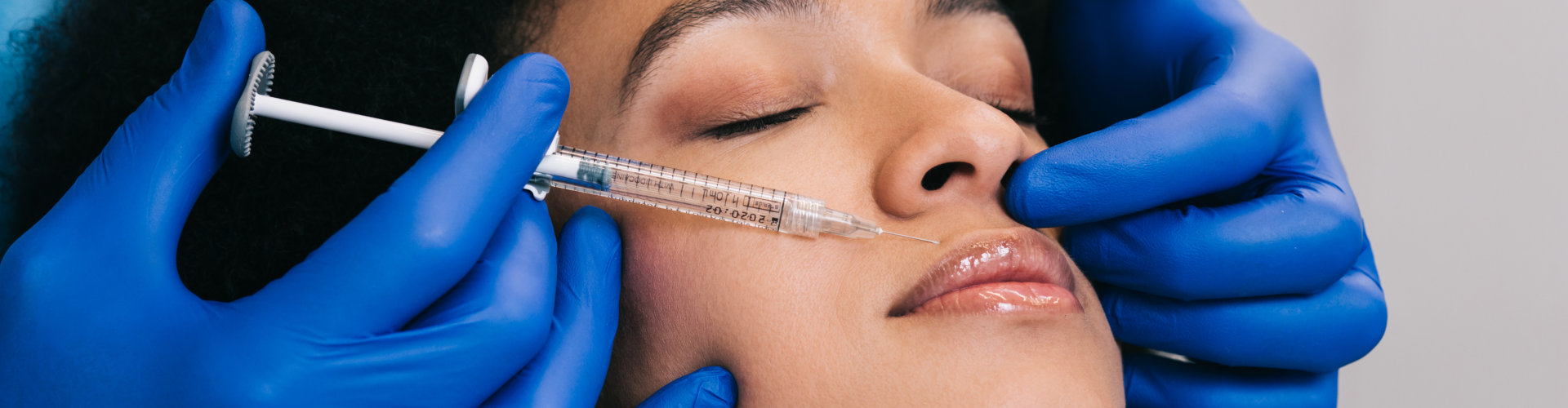 woman having botox tratment with injection